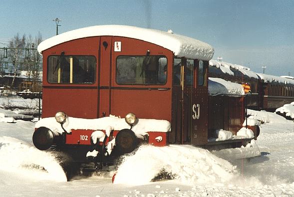 <b>SJ Zsh 102</b> i aktion på Åmål Östra. Fotot taget 1987-02-14.